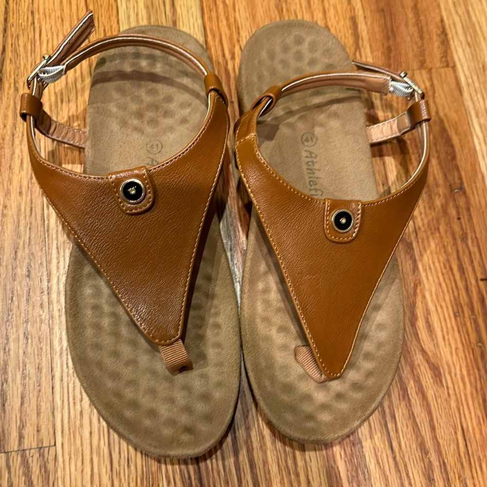 Women’s 41 Athlefit sandals (size 9)